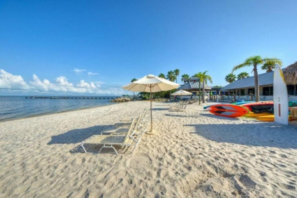 Beautiful One Bedroom Resort-Style Studio With Pool And Beach Access Ръскин Екстериор снимка