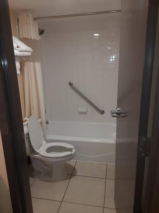 Beautiful One Bedroom Resort-Style Studio With Pool And Beach Access Ръскин Екстериор снимка